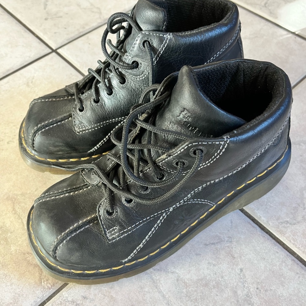 Dr. Martens Womens 8